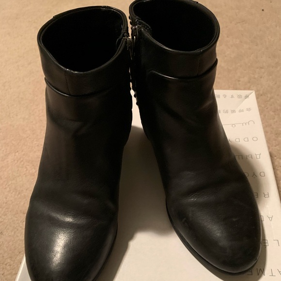 Geox 7.5 black studded bootie